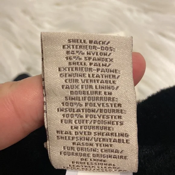 UGG women’s gloves size L/XL brand new with tags color black - Picture 10 of 12